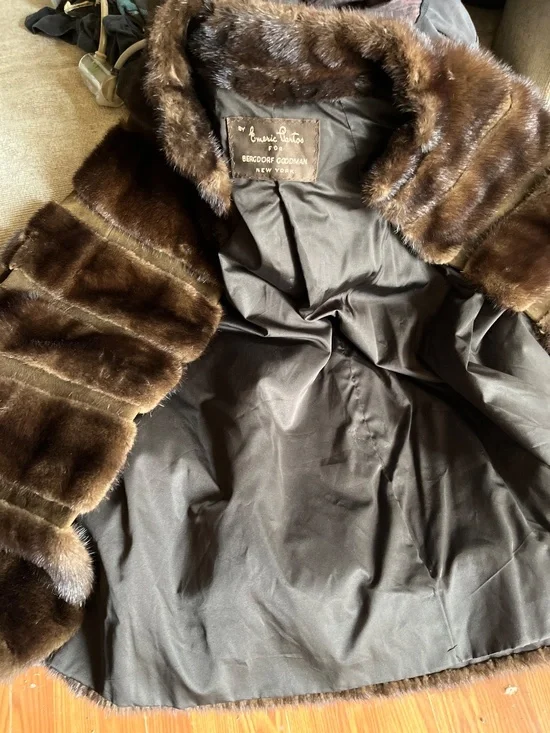 Bergdorf Goodman fur cape - Picture 4 of 5